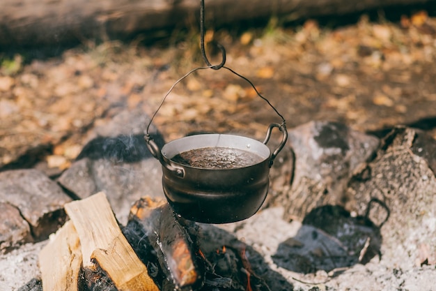 Hiking pot, Bowler in the bonfire.