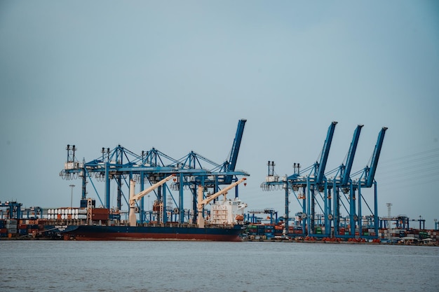 Photo ho chi minh vietnam feb 19 2022 transportation for export import at cat lai port on sai gon river crane load container to boat this harbor is big industry service for trade