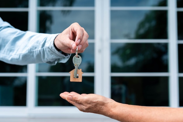 Home buyers are taking home keys from sellers Sell your house rent house and buy ideas