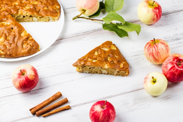 Homemade apple pie with cinnamon and fresh ripe apples in thetable