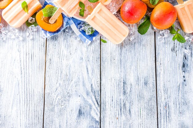 Homemade apricot popsiclesbann