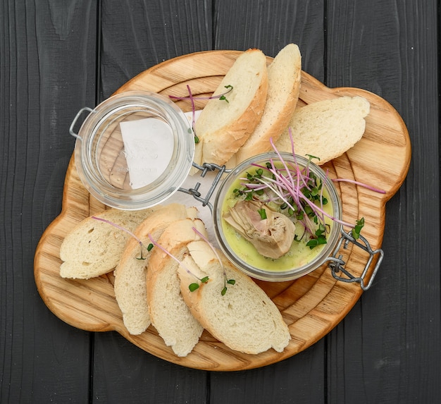 Photo homemade chicken liver pate in the jar on a rustic wooden table