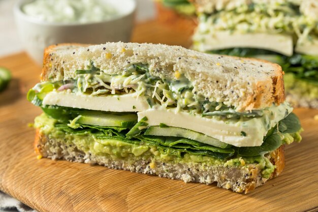 Photo homemade healthy green goddess sandwich