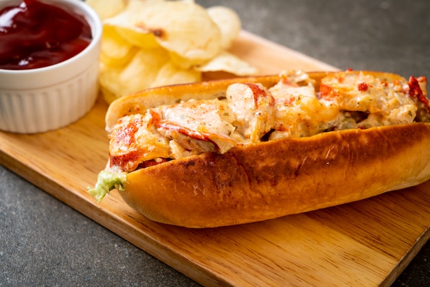 homemade lobster roll with potato chips