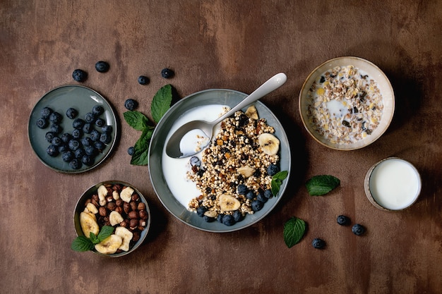 Homemade puffed millet granola