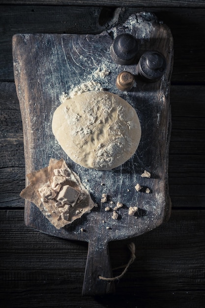 Homemade and tasty dough for making healthy pizza