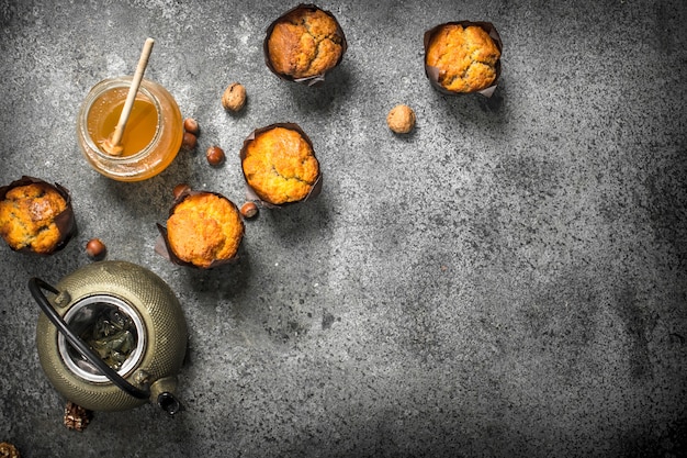 Honey muffins with a teapot 