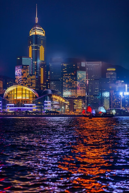 Photo hong kong convention amp exhibition centre view from victoria harbour at night