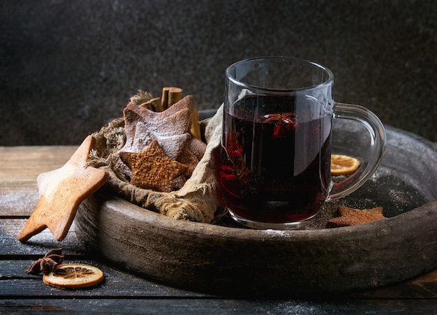 Hot red mulled wine with cookies 