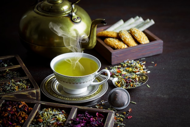 Hot tea and aromatic spices composition