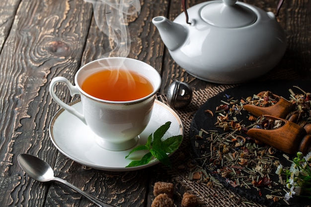 Hot tea and aromatic spices composition