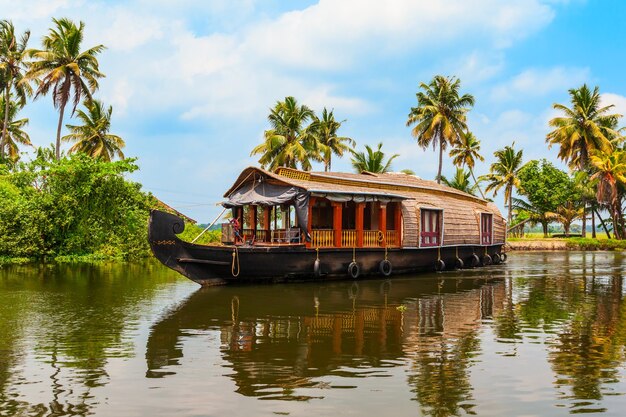 Photo houseboat in alappuzha backwaters kerala