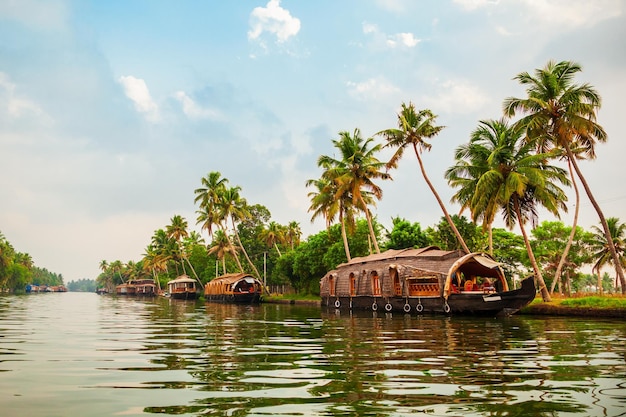 Photo houseboat in alappuzha backwaters kerala