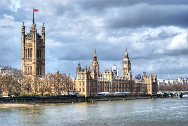 Houses of Parliament and big ben with Thames river