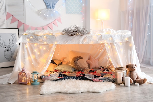 Hovel decorated with garland for children's party at home