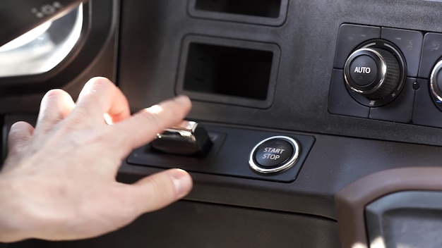 Photo human hand putting the put start and stop button in the sport luxury car