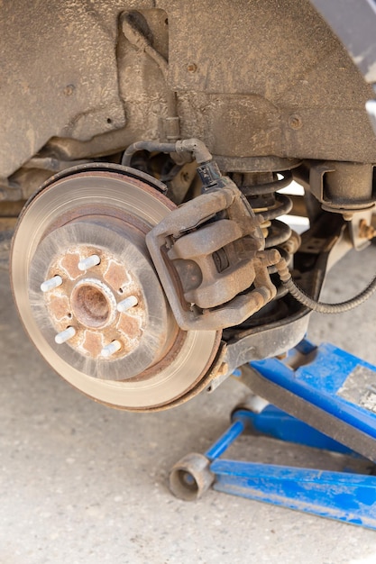 Hydraulic car jack lift the new car for change the tyre