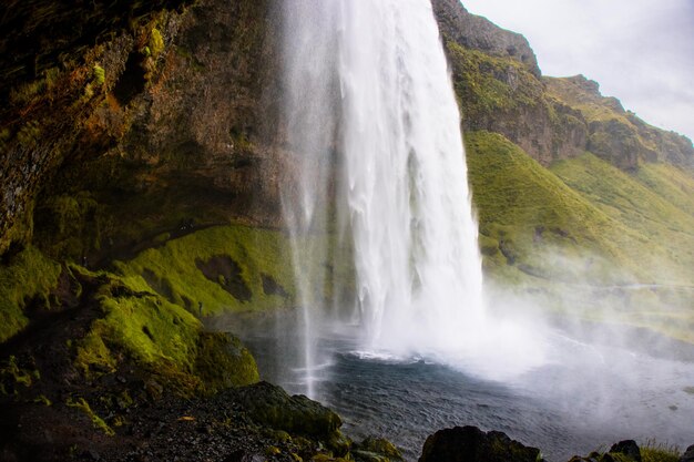 Photo iceland's iconic waterfall, seljalandfoss a breathtaking beauty