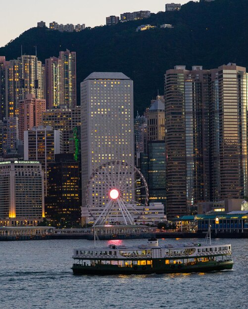 Photo illuminated buildings in city at waterfront