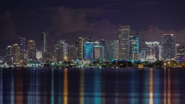 Photo illuminated city at night