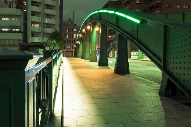 Illuminated urban way with metallic arc structure