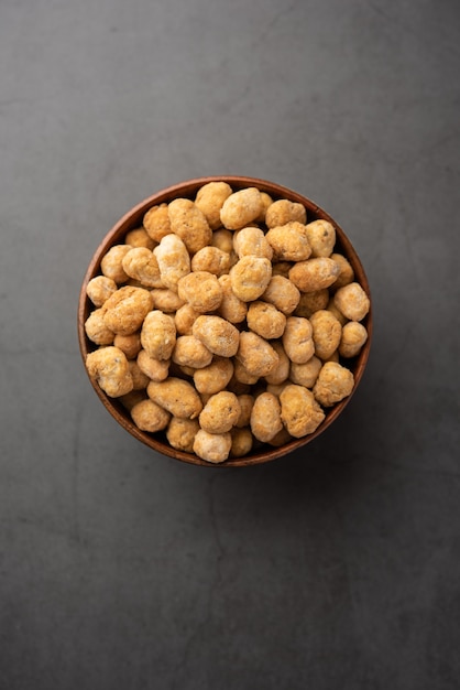 Indian besan coated crunchy and spicy masala peanuts or mungfali served in a bowl or plate