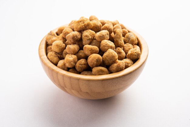 Indian besan coated crunchy and spicy masala peanuts or mungfali served in a bowl or plate