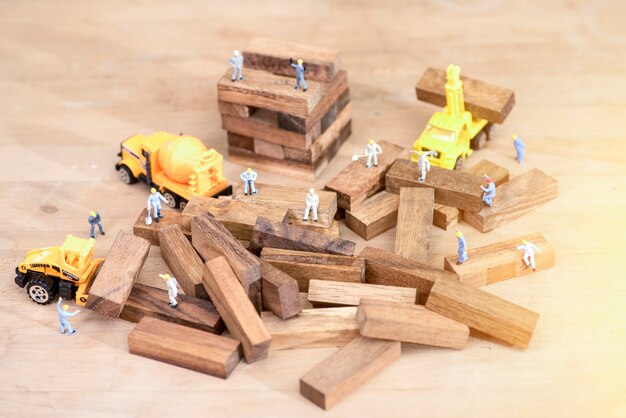 Photo industrial and construction concepts with miniature workers