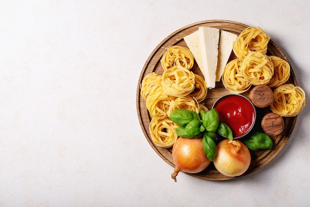 Ingredients for making spaghetti bolognese