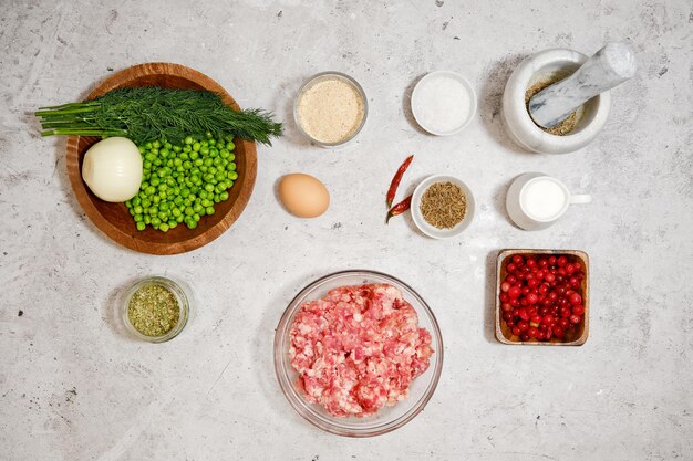 Photo ingredients for meatballs with cranberry sauce