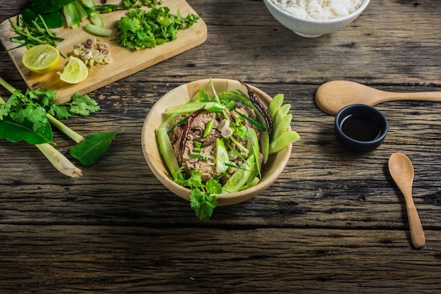 Ingredients in the Salad, Canned Tuna. The Food is very popular in Thailand. Eat with rice.