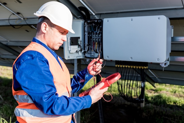 The inspector checks the actual output voltage level of inverter