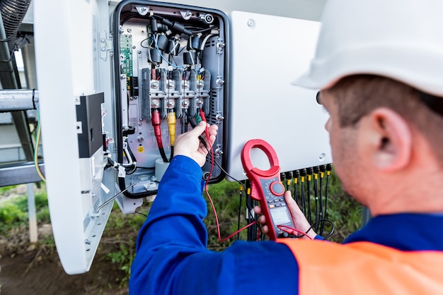 The inspector checks the actual output voltage level of inverter