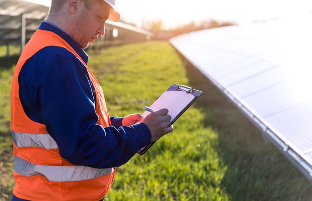 Inspector examination of photovoltaic modules using a thermal imaging camera