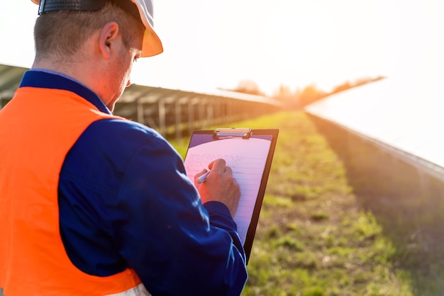 Inspector examination of photovoltaic modules using a thermal imaging camera