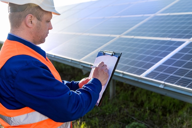 Inspector examination of photovoltaic modules using a thermal imaging camera