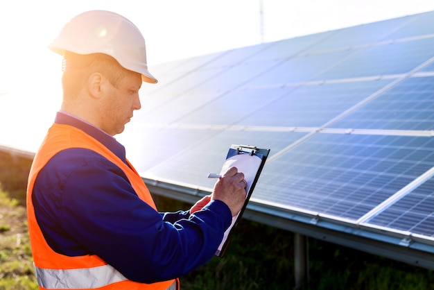 Inspector examination of photovoltaic modules using a thermal imaging camera