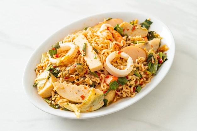 Instant noodle spicy salad with mixed meats - Asian food style