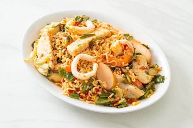 Instant noodle spicy salad with mixed meats