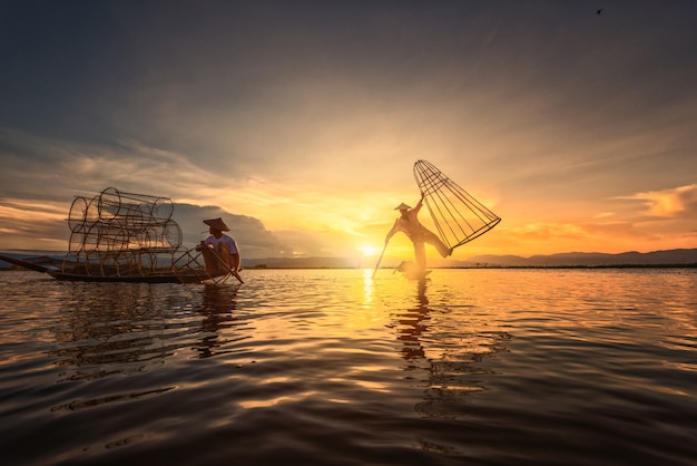 Intha fishermen working in the morning