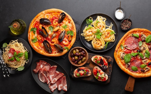 Italian cuisine Pizza pasta and toasts