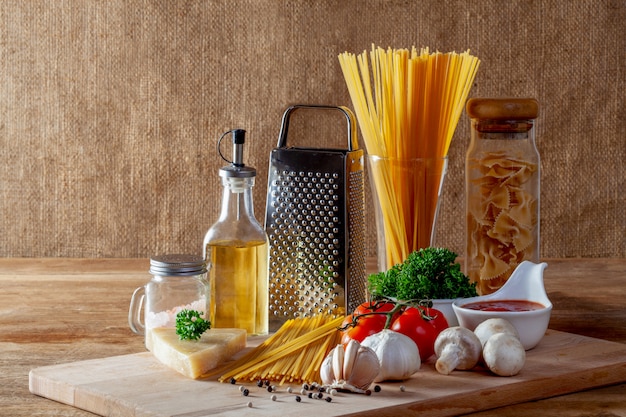 Italian food ingredients for Spaghetti 