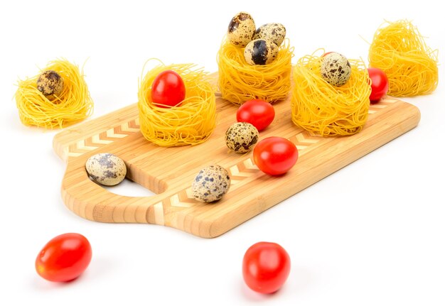 Photo italian pasta nests with cherry tomatoes and quail eggs.