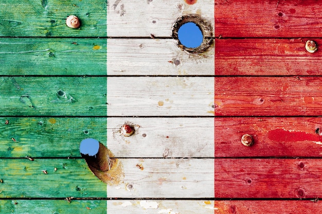 Italy flag painted on weathered concrete wall