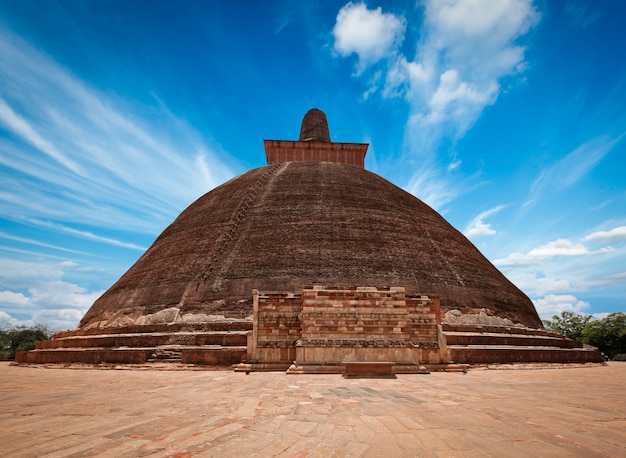 Jetavaranama dagoba (stupa). Anuradhapura, Sri Lanka