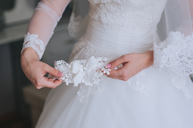 jeweler bracelet on the bride's hand