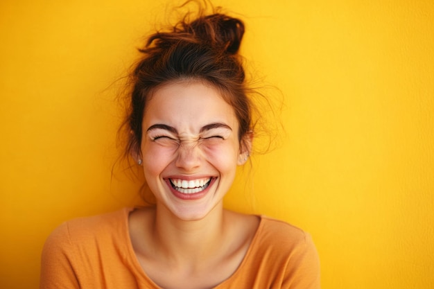 Photo joyful woman laughing against yellow background