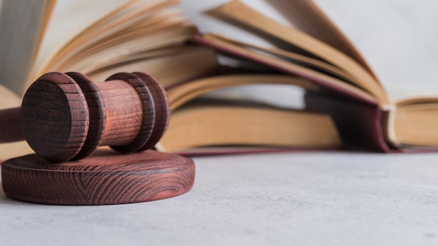 Photo judge's gavel and books