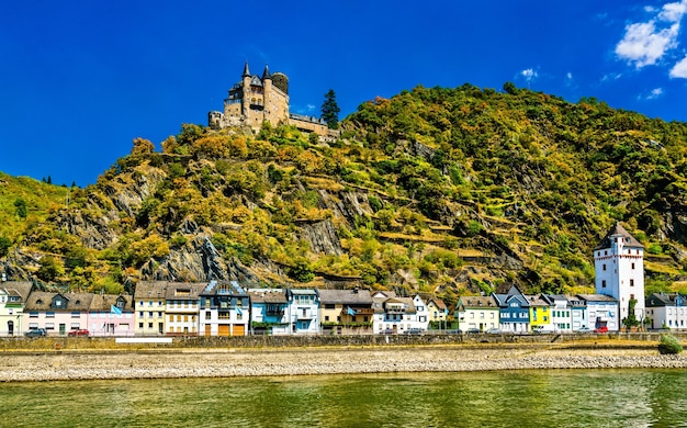 Katz castle above sankt goarshausen town in the upper middle rhine valley unesco world heritage in g