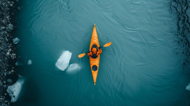 Photo kayaker paddles through turquoise water near icebergs in alaska